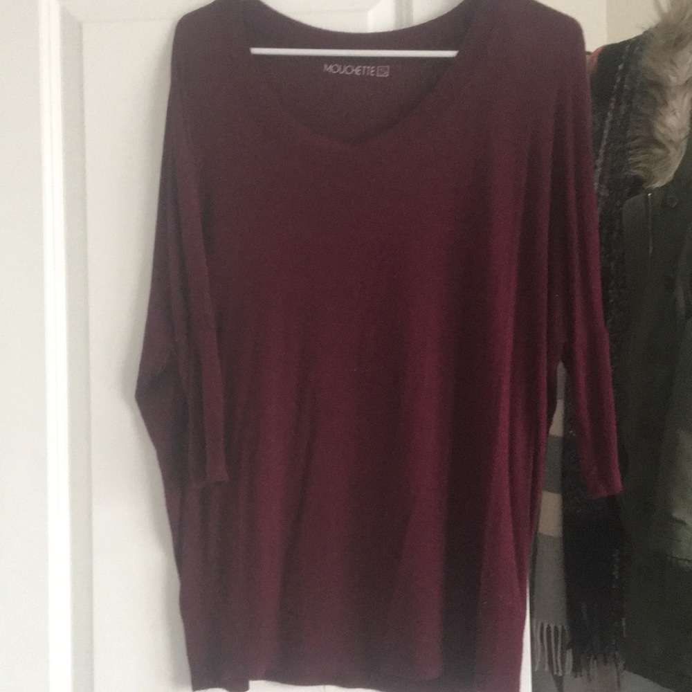 Mid-sleeve burgundy top
